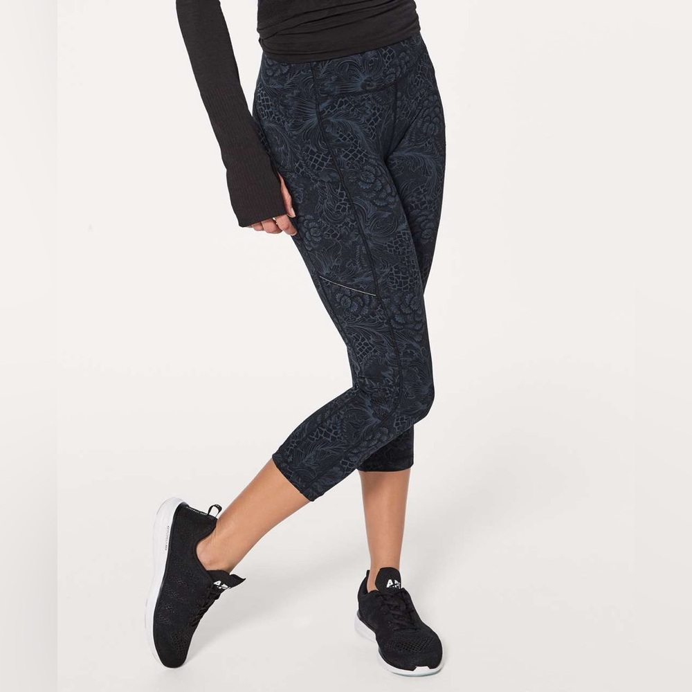 🍋 LULULEMON Speed Up Crop (21") Nouveau Mach Blue Black Size 4